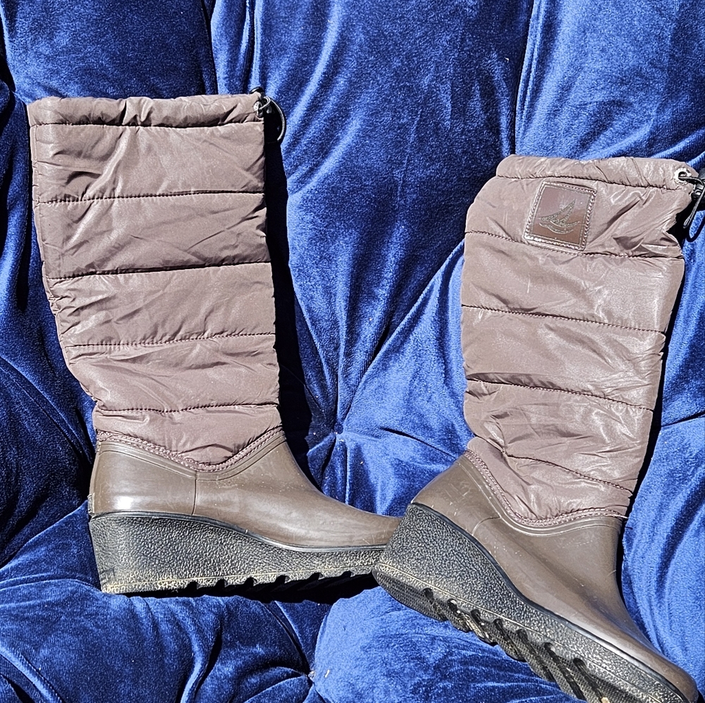 Winter rain boots